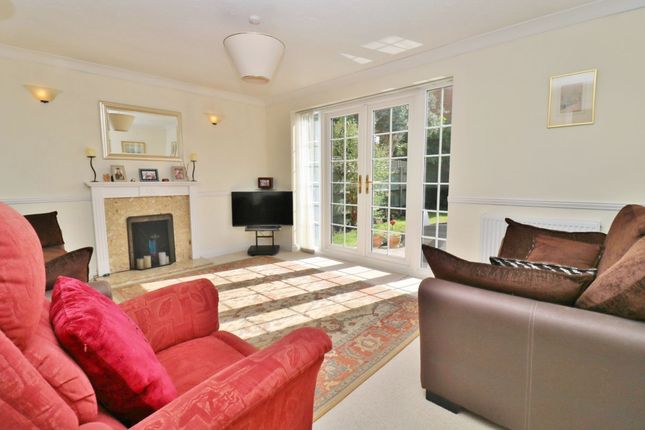 111 Missenden Acres, Southampton photo 2