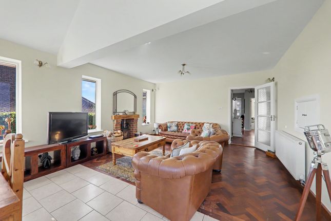 74, Chute Avenue, Worthing photo 3