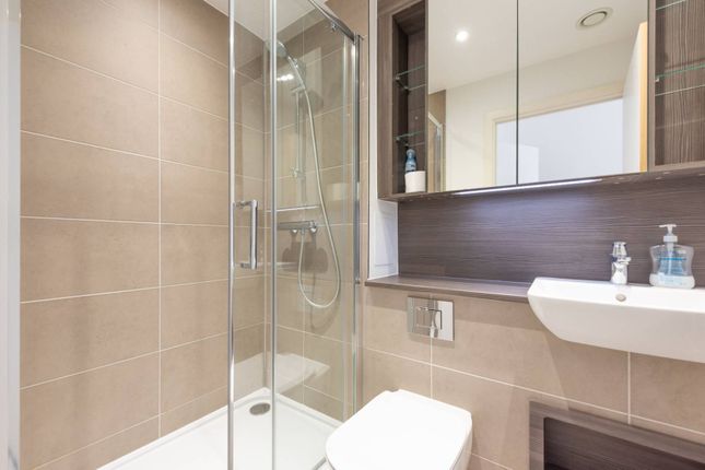 2-bed flat on Hendon Waterside, Hendon, £425,000