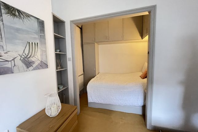 Flat 3, Hallam House, London photo 5