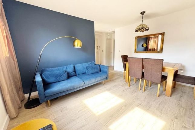 Flat 10, 437, Fulham Road, London photo 4