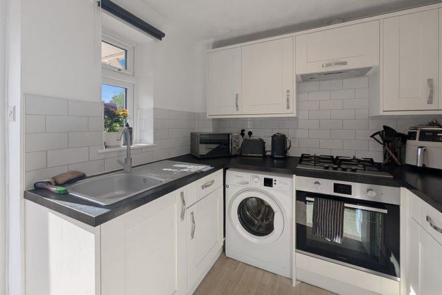 90, Friday Wood Green, Colchester photo 4
