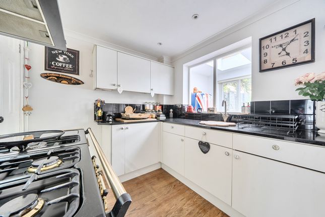 15, Portway Drive, High Wycombe photo 2