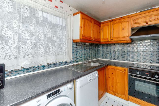 29, Opossum Way, Hounslow photo 4