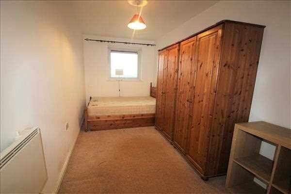 Flat to rent in Bedfont Lane, Feltham