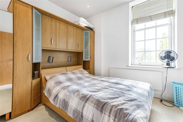 Flat for sale in Clapham Common South Side, London