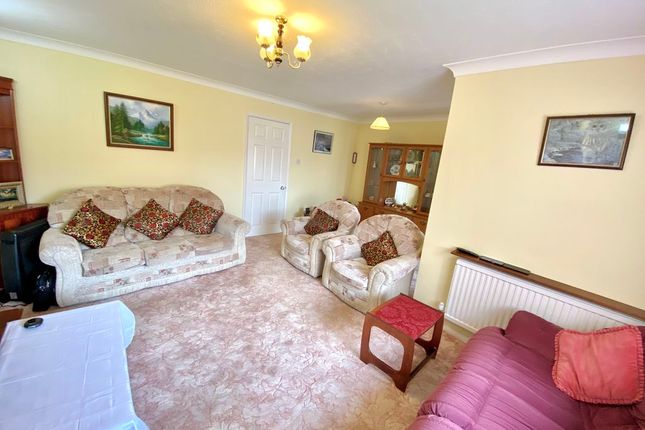 19, Fair Acre Rise, Fareham photo 2