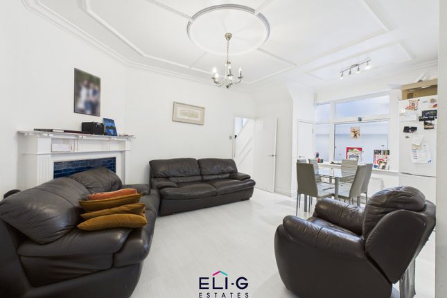 24 Russell Gardens, London photo 3