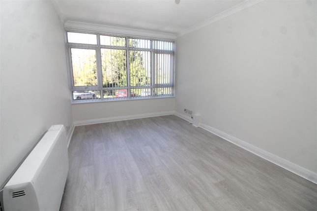 17 Hadley Heights, Hadley Road, Barnet photo 4