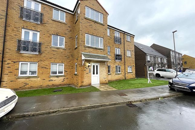2-bed flat on 23, Rose Court, Selby, £130,000