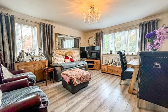 41, Sandon Close, Rochford photo 2