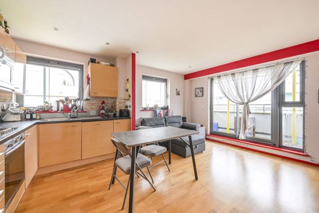 Flat for sale in Cable Street, Limehouse, London