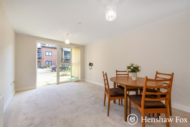 Flat 1 Nightingale Lodge, Great Well Drive, Romsey photo 2