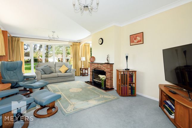 3, Shelley Close, Ringwood photo 2
