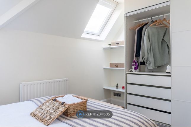Flat to rent in Malbrook Road, London