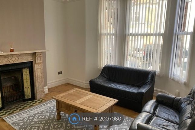 Terraced house to rent in Calbourne Road, London