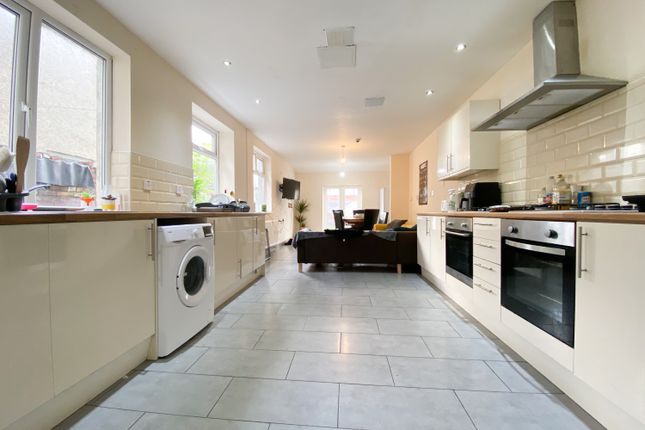 17, Llanbleddian Gardens, Cardiff photo 4