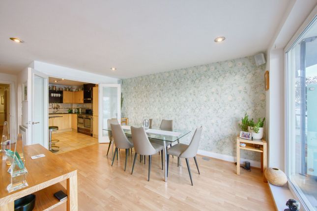 207 Compass House, Smugglers Way, London photo 2