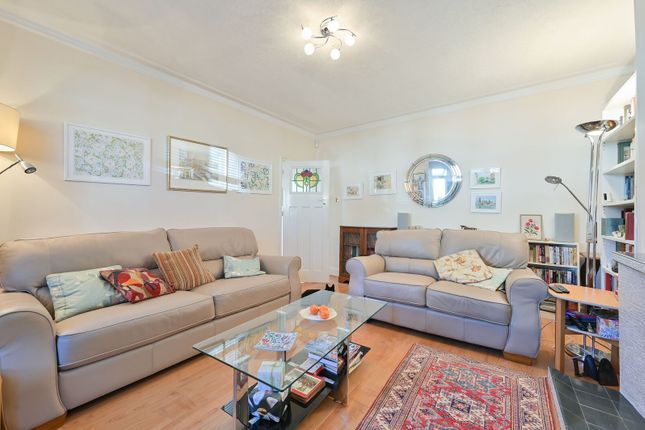 Courtfield Avenue, Harrow photo 4