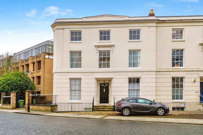 Flat for sale in Carlton Crescent, Southampton, Hampshire