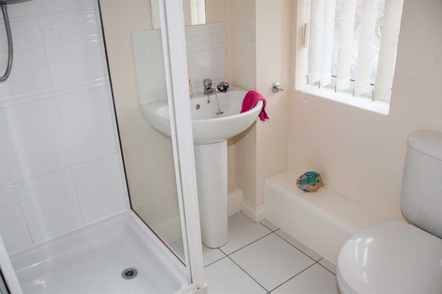 Flat for sale in Spinner Croft, Chesterfield