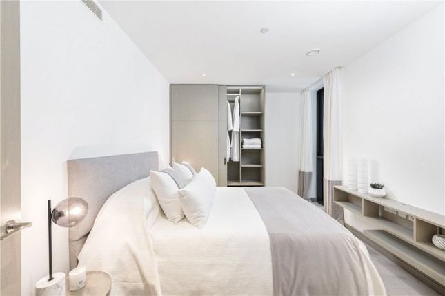 Flat for sale in 30 Lodge Road, London