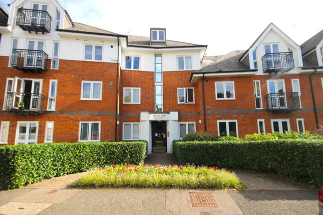 Thumbnail Flat to rent in Windsor Court, Park View Close, St. Albans, Hertfordshire