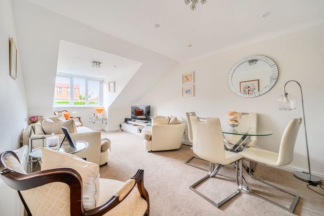 21 Herne Court, Richfield Road, Bushey photo 4