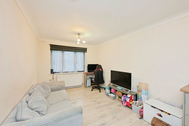 2, Chilworth Gate, Broxbourne photo 4