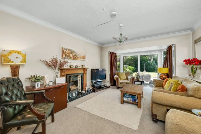 7, Chesterfield Drive, Surrey photo 4