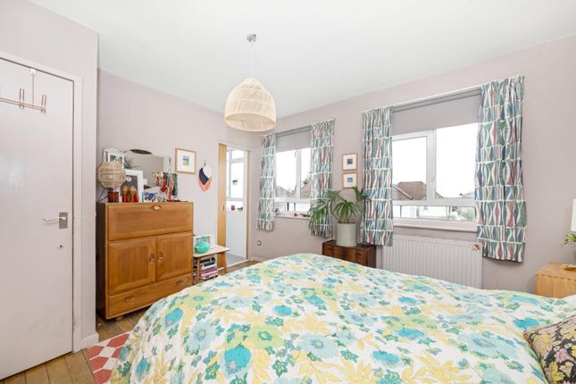 Town house for sale in Hall Drive, Sydenham, London