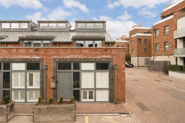 3-bed house on Elm Grove, London, £3,800/mo
