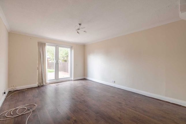 45, Leas Drive, Iver photo 4