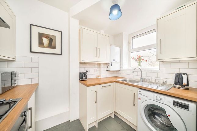 Flat 28, Bilton House, Wandsworth Road, London photo 2