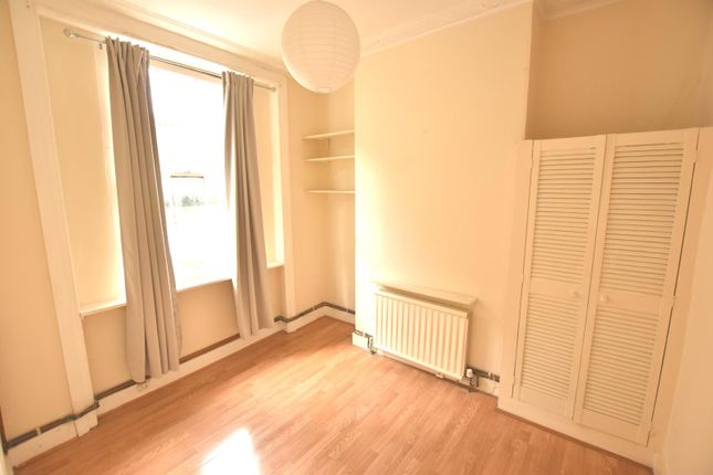 Maisonette to rent in Arlington Avenue, London