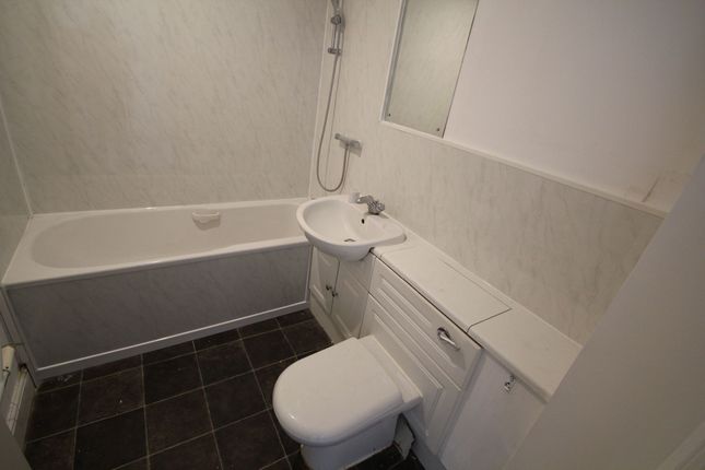 Flat to rent in Robert House, Sovereign Place, Harrow