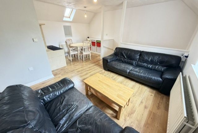 92, Joseph Hardcastle Close, London photo 3