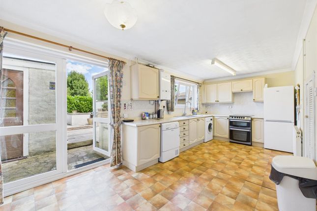 24, Cranwell Close, Chippenham photo 3