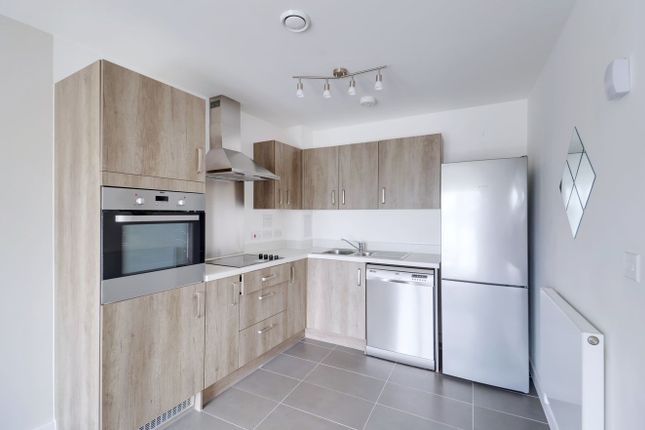 7 Blueberry Court, Holmeoak Avenue, Rainham photo 4