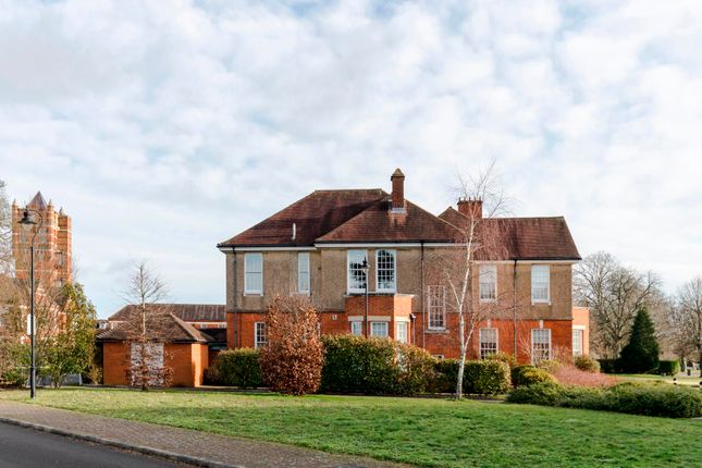 Thumbnail Flat for sale in Hedgefield Villa, Cayton Road, Coulsdon
