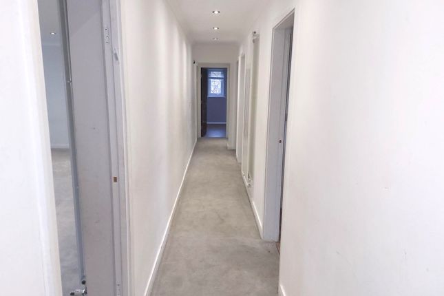 Flat 12 Leicester Court, Upper Park Road, Manchester photo 3