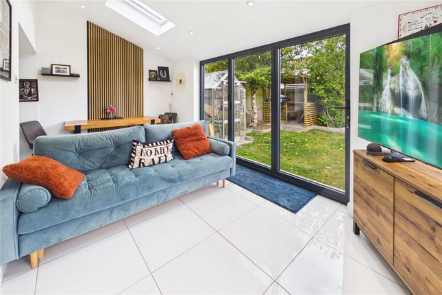 31, Balfour Crescent, Berkshire photo 4