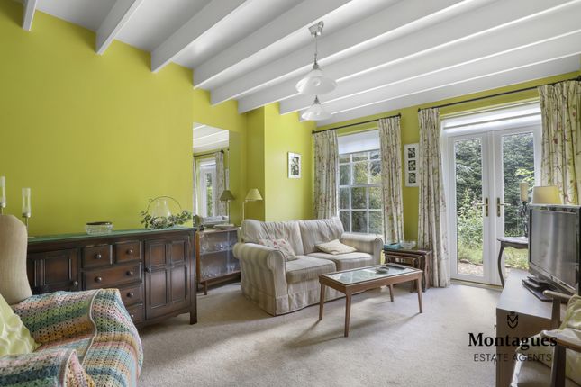 4 Spriggs Oak, Palmers Hill, Epping photo 3