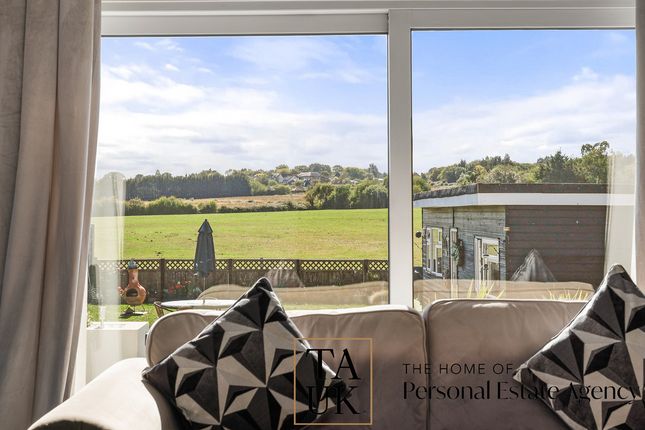 Brook View, Woodland Drive, Stanford-le-hope photo 4