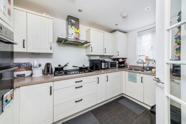 12 Plover End, Didcot photo 3