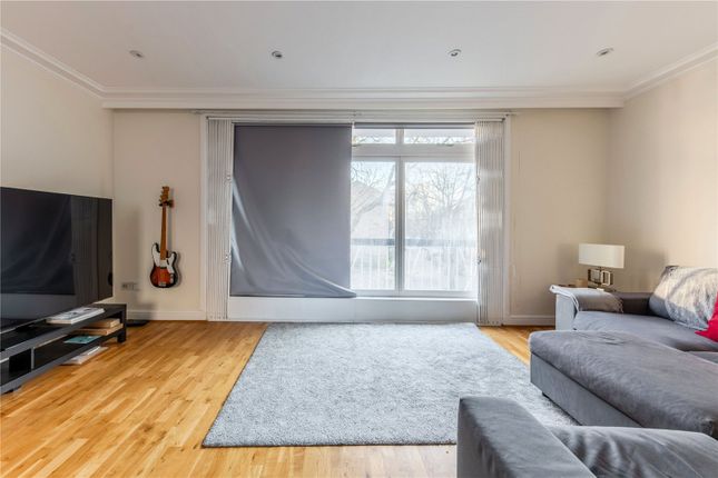 42, Chester Close North, London photo 4