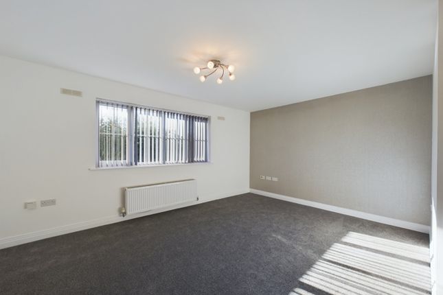 2, Hanover Close, Surrey photo 4
