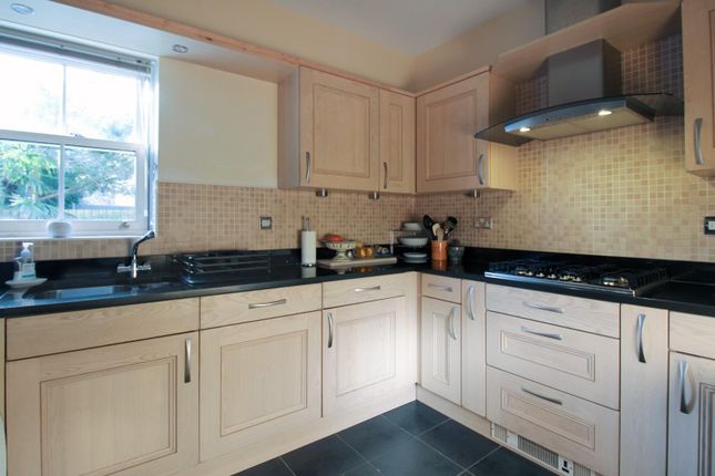 Town house for sale in Caxton View, Ripon