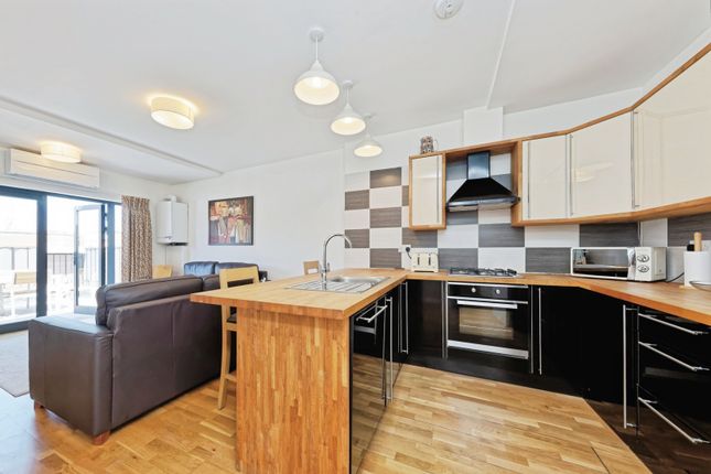 Flat 4, 49, Harbour Parade, Kent photo 2