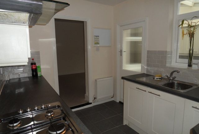 3, Dean Road, Hounslow photo 3